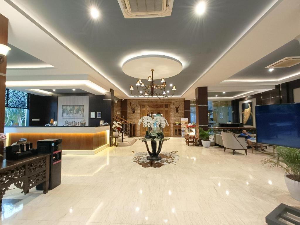 Narita Classic Hotel Surabaya Exterior foto
