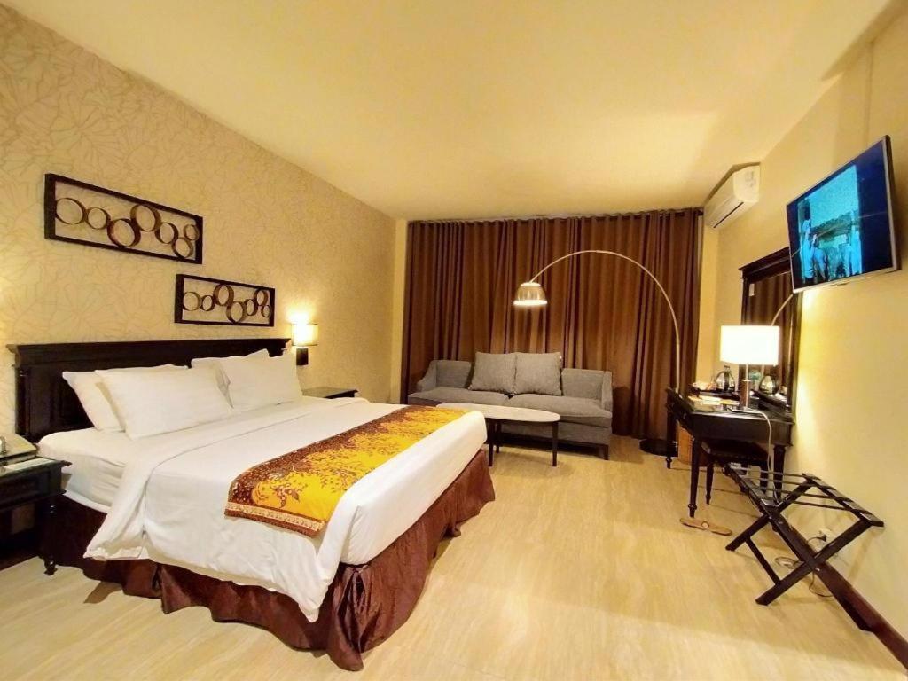 Narita Classic Hotel Surabaya Exterior foto