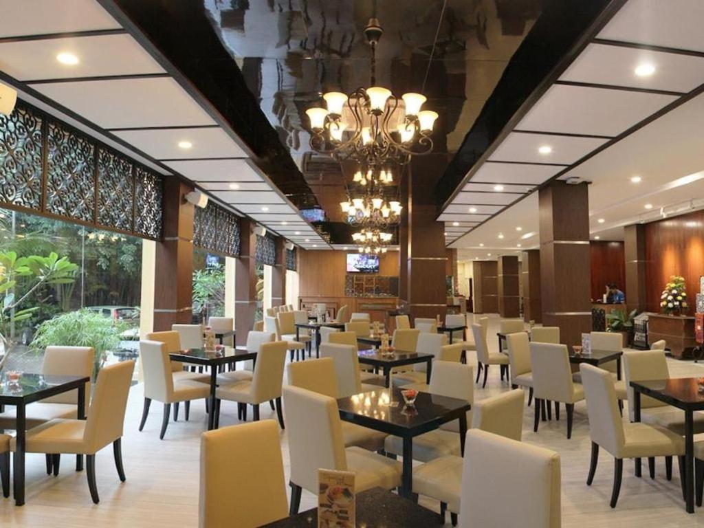 Narita Classic Hotel Surabaya Exterior foto