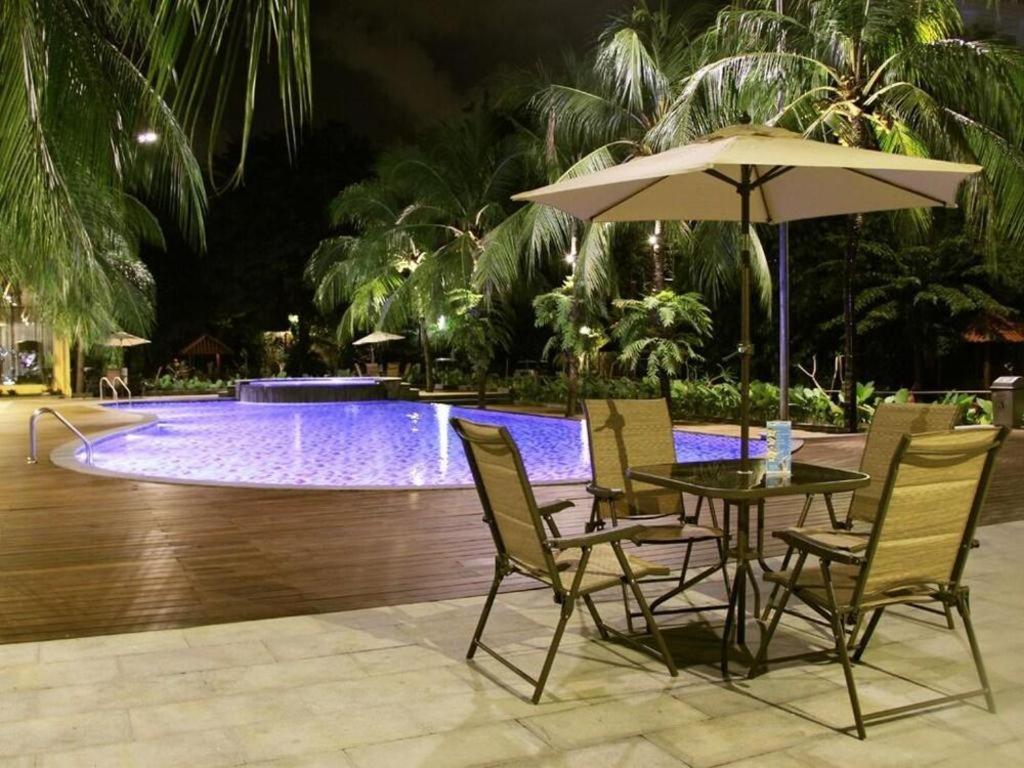 Narita Classic Hotel Surabaya Exterior foto