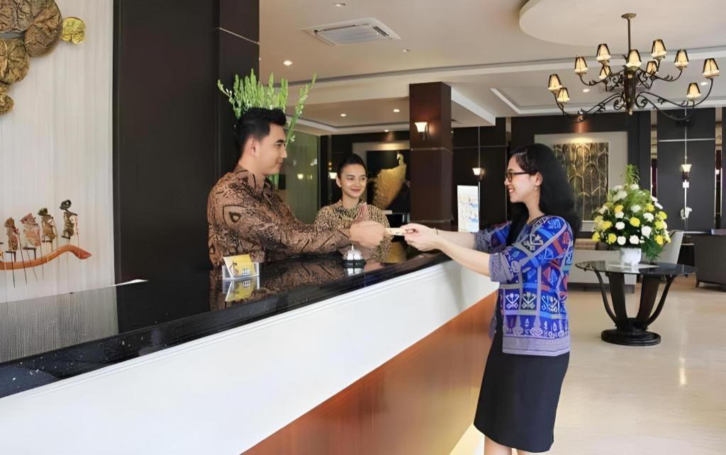 Narita Classic Hotel Surabaya Exterior foto
