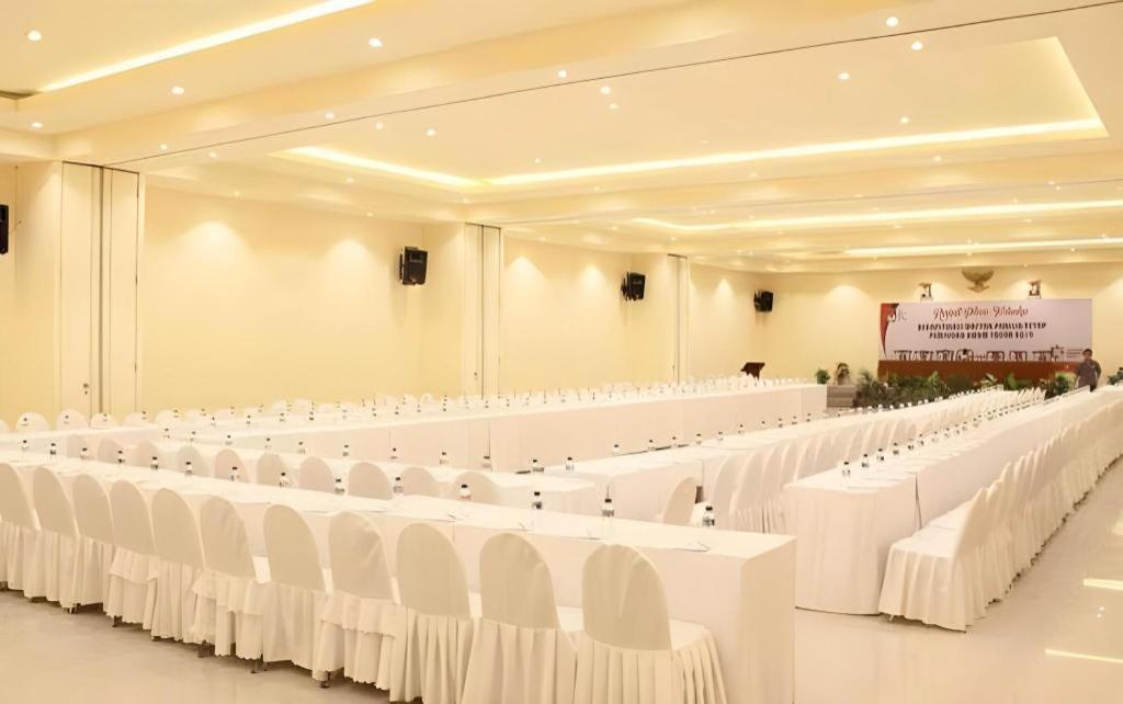 Narita Classic Hotel Surabaya Exterior foto