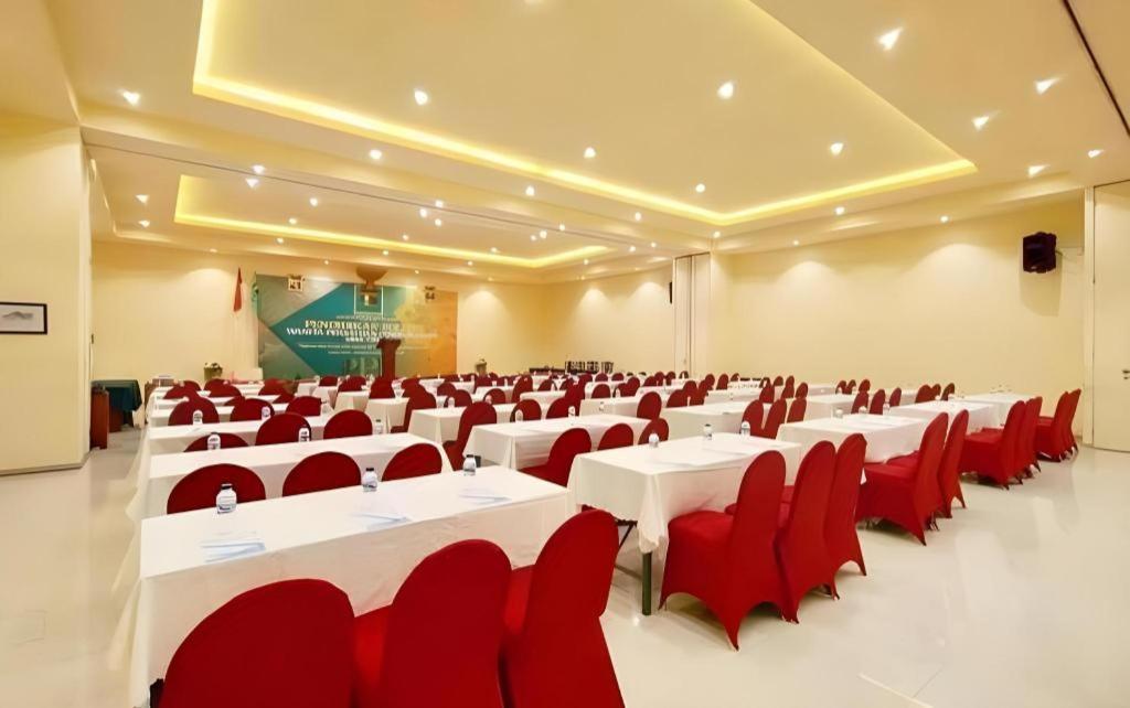 Narita Classic Hotel Surabaya Exterior foto