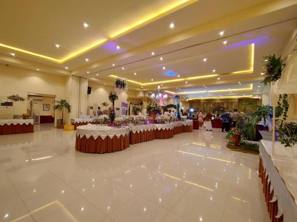 Narita Classic Hotel Surabaya Exterior foto